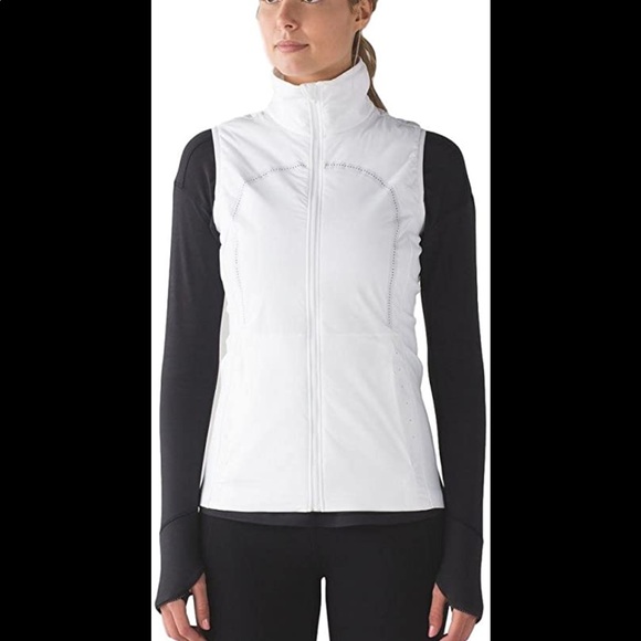 Beautiful lululemon Run for cold vest in navy blue - Picture 4 of 6